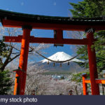 snowy-mount-fuji-view-through-torii-shinto-shrine-gate-at-fuji-sengen-D8B3G9